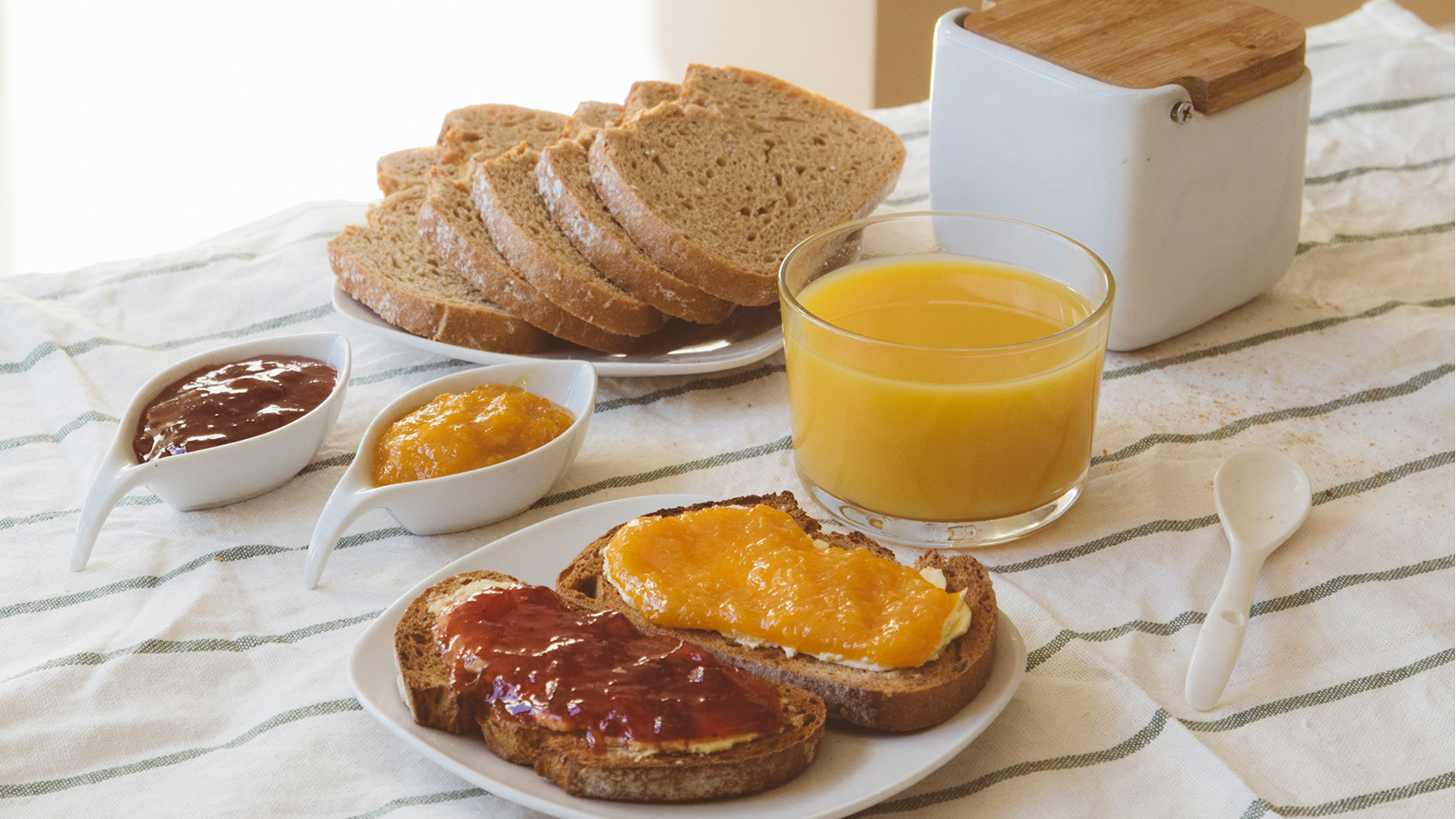 いちごジャムパンとママレードジャムパン